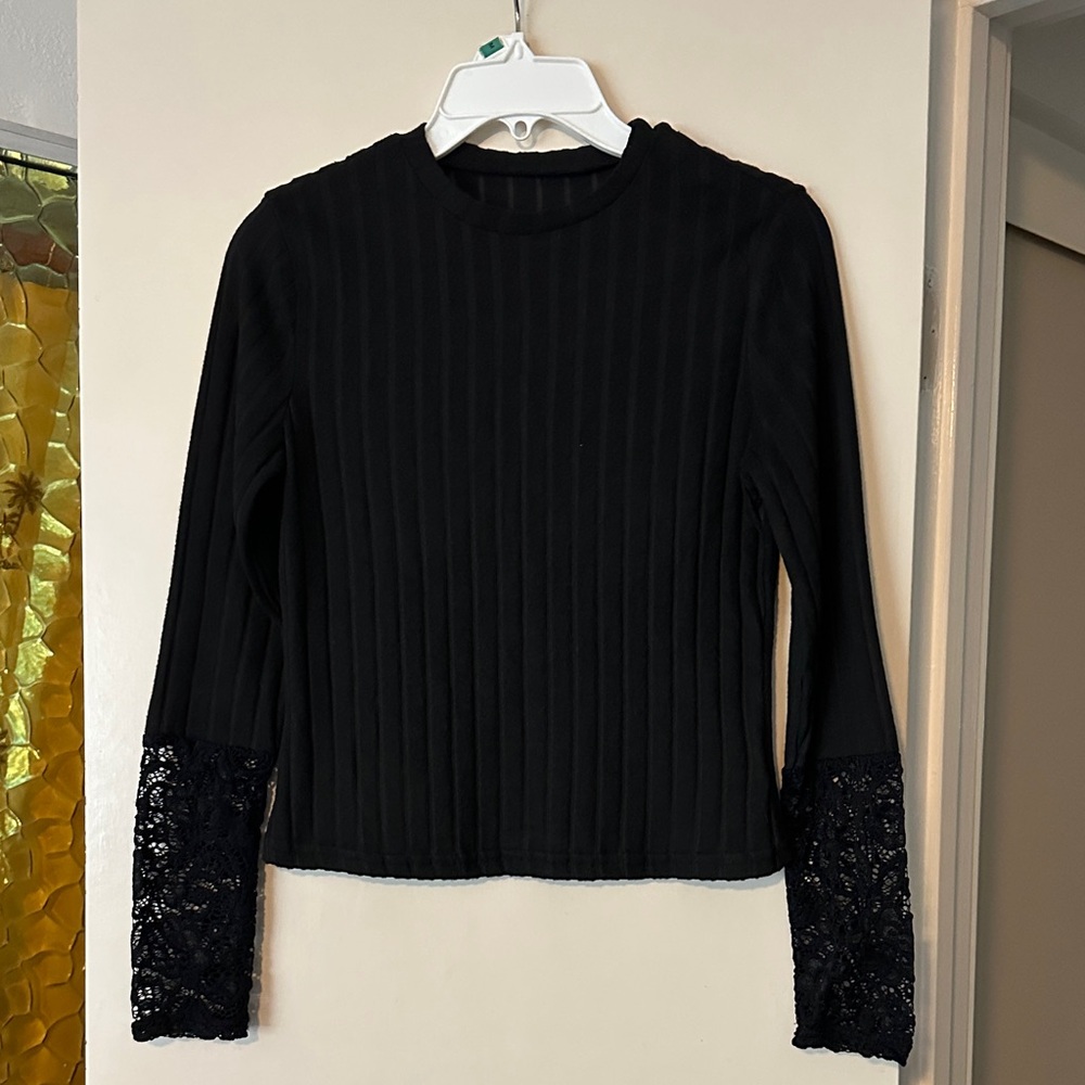 SHEIN Black Ribbed Top with Lace Sleeves